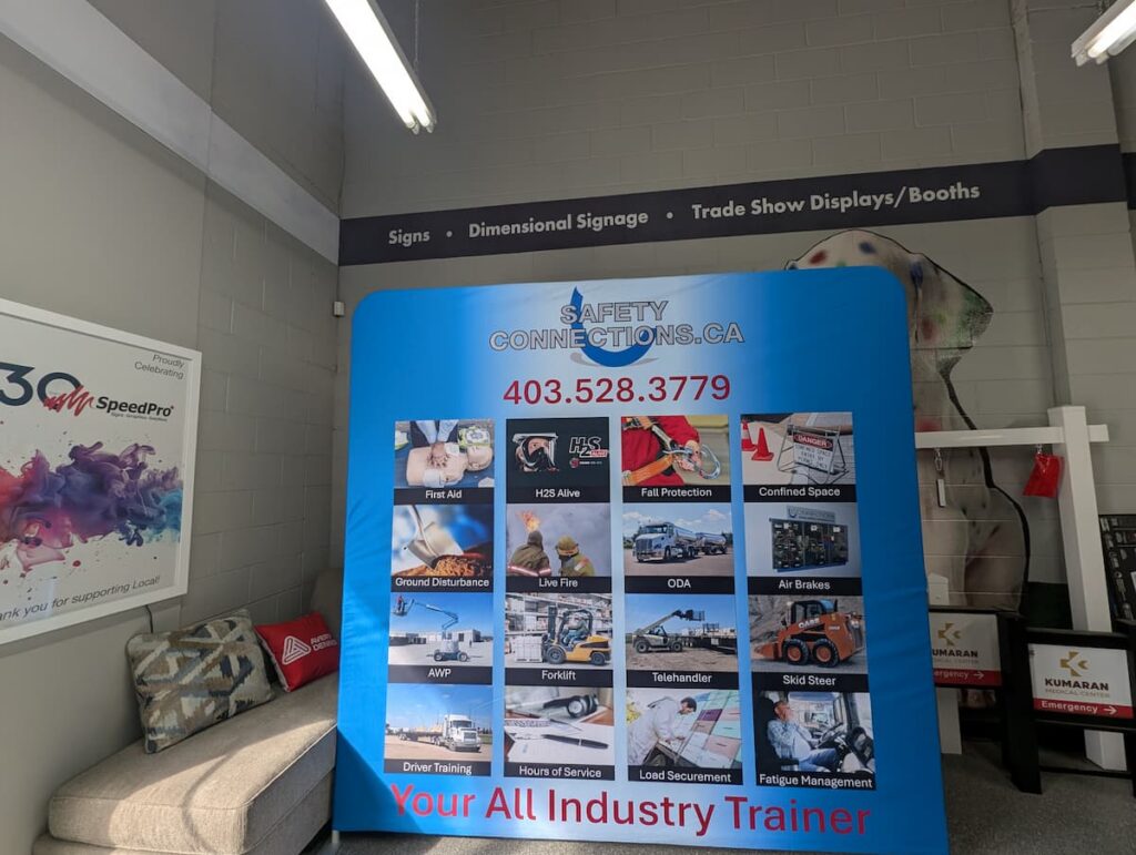 Tradeshow display for interior uses featuring multiple pictures of services